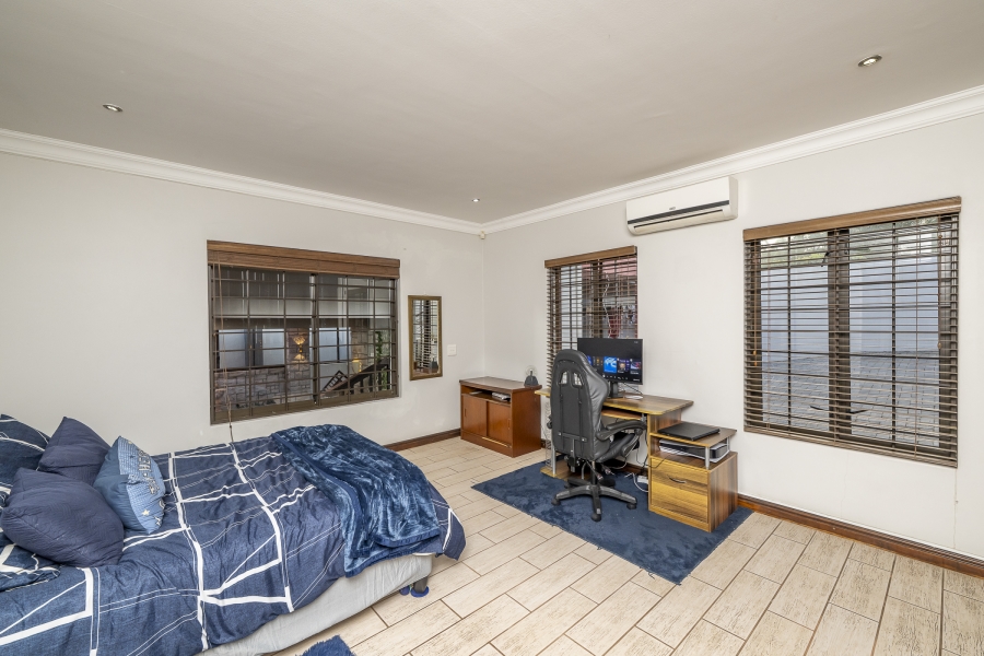 4 Bedroom Property for Sale in Van Riebeeckshof Western Cape